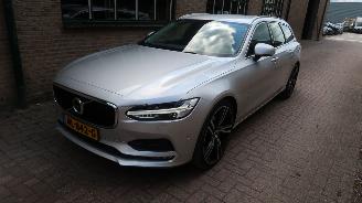 Voiture accidenté Volvo V-90 Volvo V90 2.0 D4 Momentum 2017/3