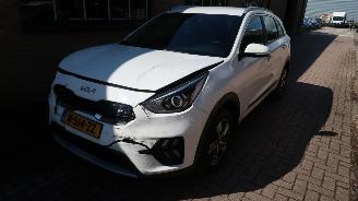 skadebil auto Kia Niro Kia Niro 1.6 GDi Hybrid DynamicLine 2022/1