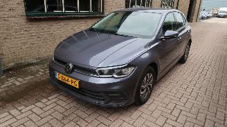 krockskadad bil auto Volkswagen Polo Volkswagen Polo 1.0 TSI Life 2023/4