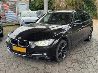 Vaurioauto  passenger cars BMW 3-serie 320 i. F31. Station 2013/6