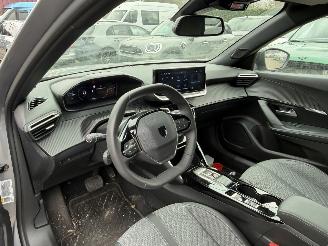 Peugeot 2008 1.2 PureTech 130 EAT8 Allure. ( schroefschade ) picture 17