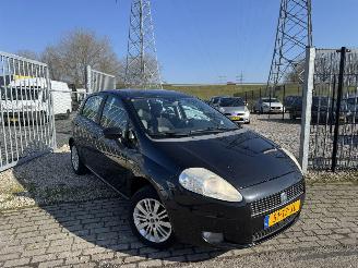 Vaurioauto  passenger cars Fiat Punto 1.4 Dynamic 2007/3