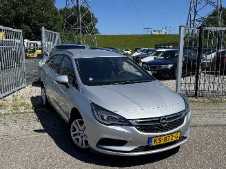 Schadeauto Opel Astra SPORTS TOURER 1.0 edition 2016/11