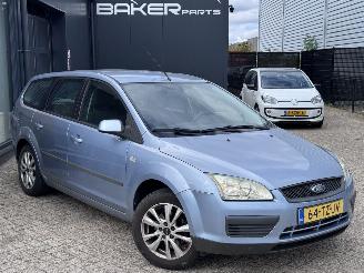 Voiture accidenté Ford Focus 1.6 16-V trend 2007/3