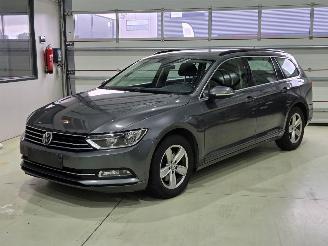 krockskadad bil auto Volkswagen Passat comfortline 1.6 TDI euro6b 2017/5