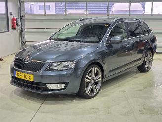 krockskadad bil auto Skoda Octavia 1.6 TDI Greentech PANO 2017/3