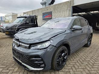 Schadeauto Volkswagen Tiguan R-Line 1.5eTSI ProMax-Navi Head-Up Keyless IQ-Light 360View Massage Sfeerverl. Acc Lane-Assist Trekhaak 110KW / 150PK 2024/3
