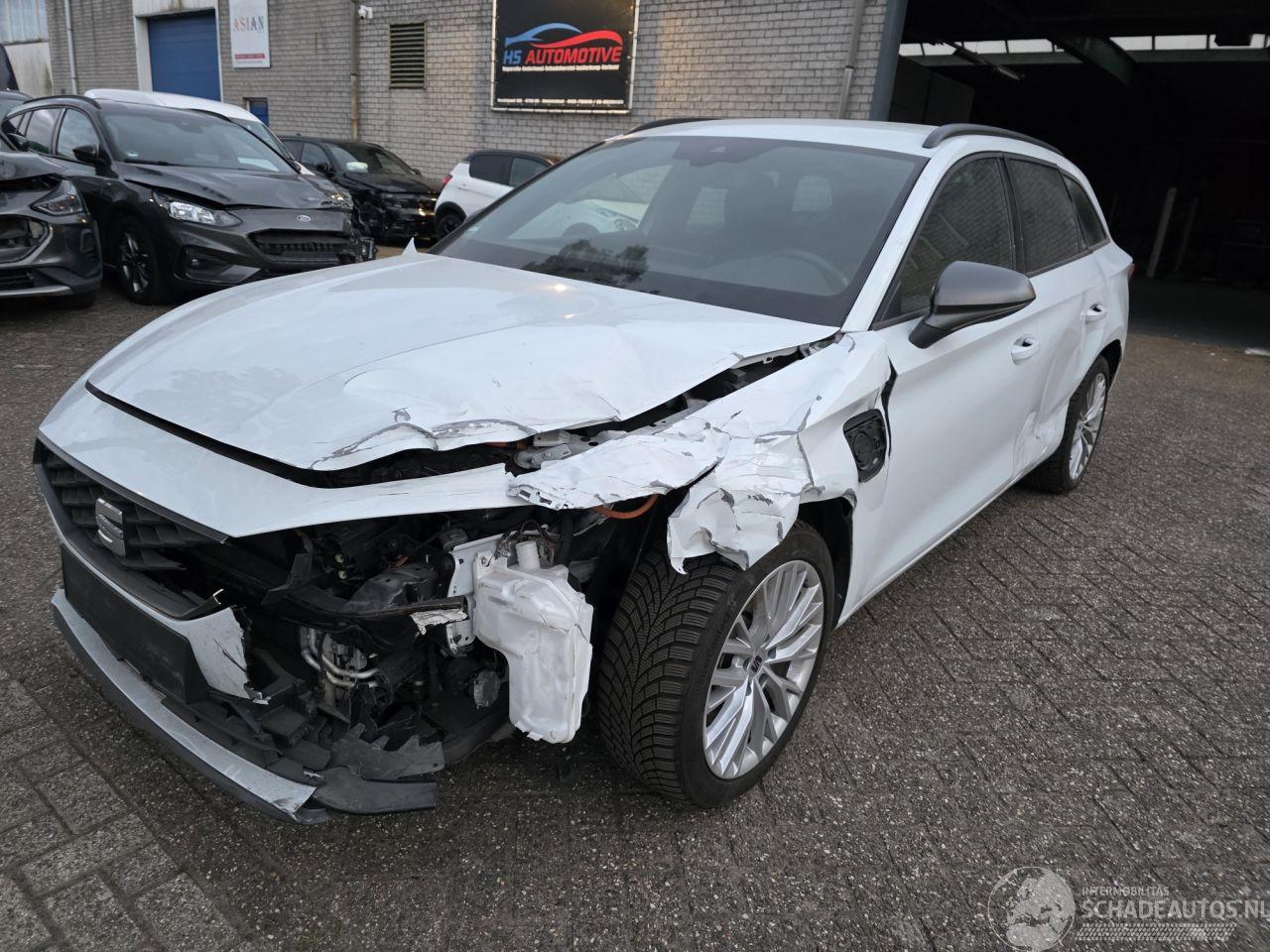 Seat Leon 1.4 eTSI FR Sportstourer Hybride Alcantara Keyless Memory Led Navi Camera Leder 27 gr.!