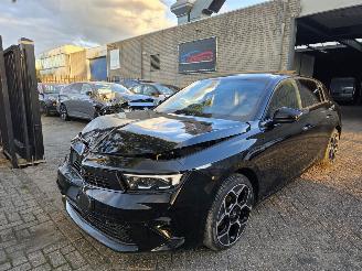 Schadeauto Opel Astra 1.2 Turbo-MHEV Ultimate Pano Head-Up Memory Surround-View Lux-Led Navi Stuurverw. Voorruitverw. Trekhaak 100KW/136PK 2025/3