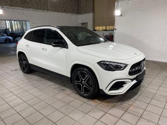 Mercedes GLA 180 AMG Line PANO/AHK/KAM/NAVI picture 9