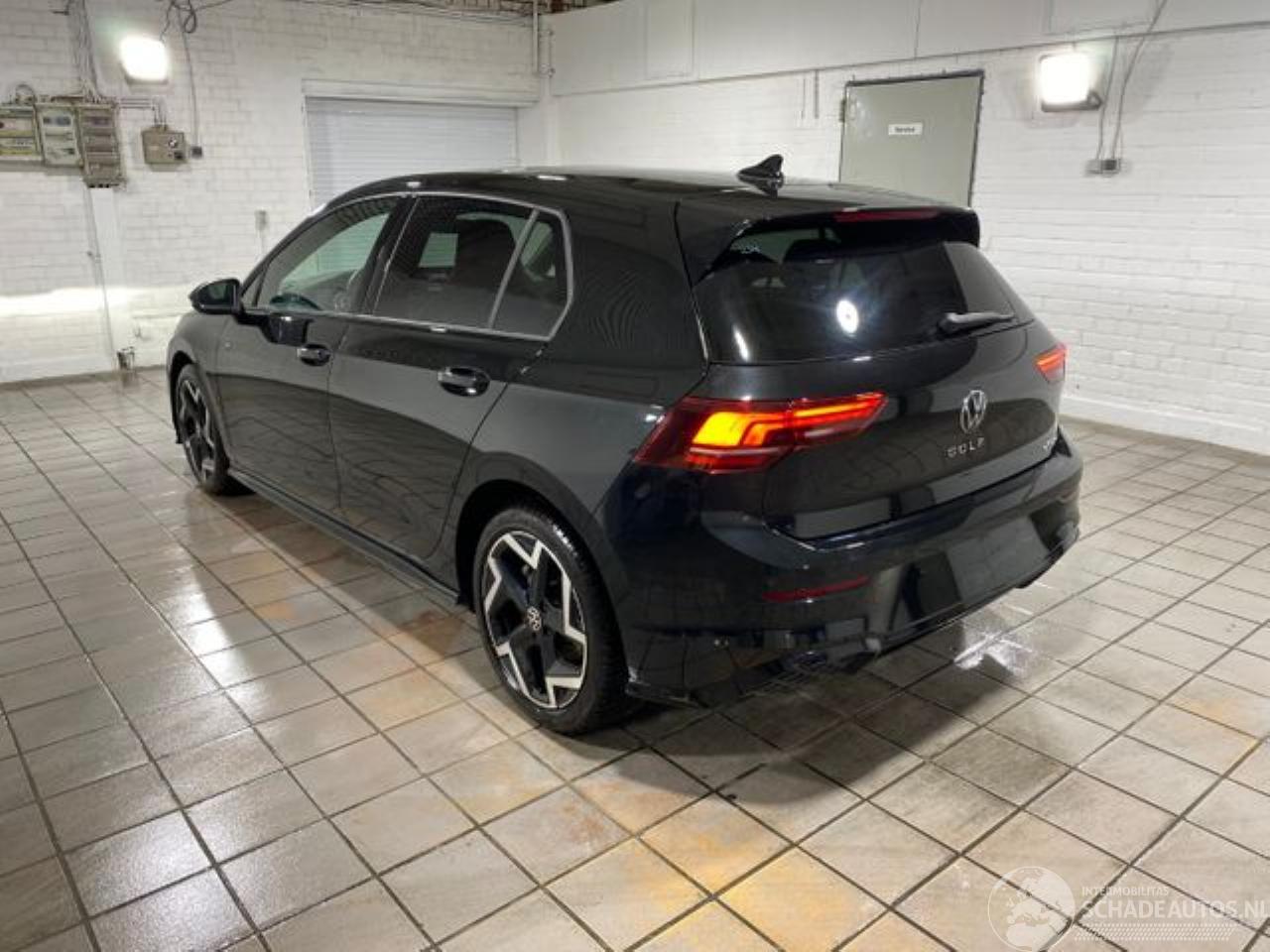Volkswagen Golf 1.5 eTSI R-Line PANO/KAM/NAVI