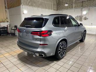 krockskadad bil auto BMW X5 xDrive40d M Sport HUD/PANO/360/AHK/H&K/NAVI 2025/10