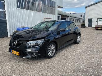 krockskadad bil auto Renault Mégane 1.2 Benzine 2018/1
