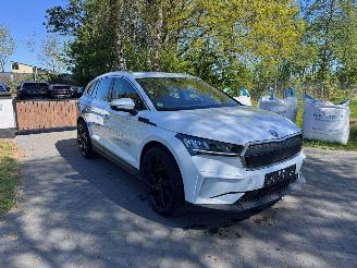 damaged passenger cars Skoda Enyaq Enyaq 85 Loft 210kW Camera ACC Ambiance 82kWh 2024/9