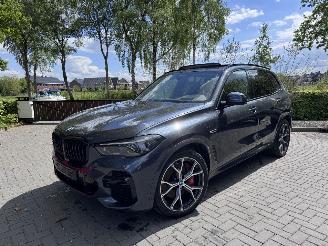 uszkodzony samochody osobowe BMW X5 BMW X5 xDrive 45e MSport PANO Sport Stoelen Trekhaak Laser light 360view VOL 2022/1