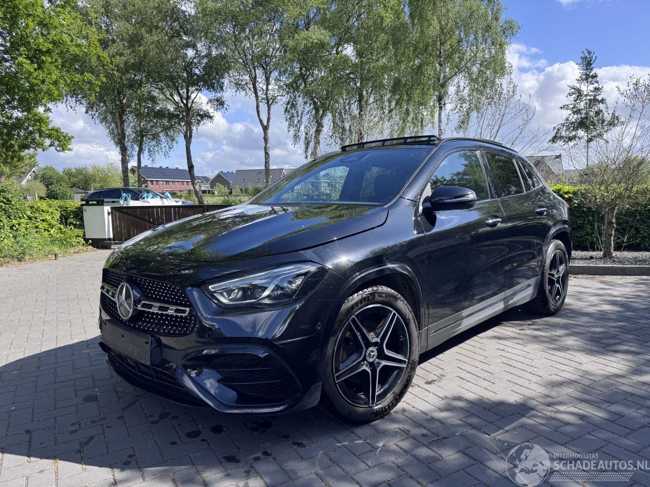 Mercedes GLA Mercedes-Benz GLA 200 AMG PANORAMA Leder Ambiance Camera VOL