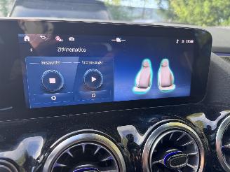Mercedes GLA Mercedes-Benz GLA 180 AMG PANORAMA HUD Memorie Trekhaak Ambiance Massage VOL!! picture 7