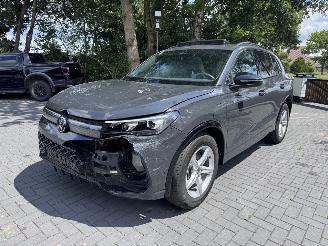 Volkswagen Tiguan Volkswagen Tiguan 1.5 TSI eHybrid R-Line PANO Massage Trekhaak Sportstoelen ! picture 24