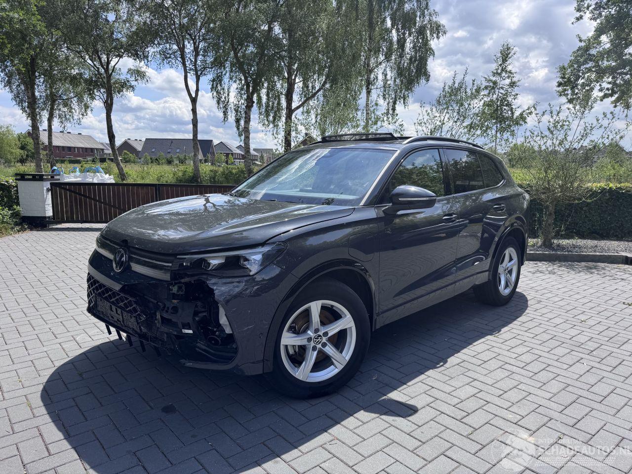 Volkswagen Tiguan Volkswagen Tiguan 1.5 TSI eHybrid R-Line PANO Massage Trekhaak Sportstoelen !