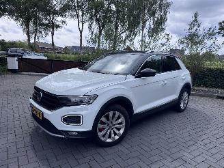 Voiture accidenté Volkswagen T-Roc Volkswagen T-Roc 1.5 TSI DSG Sport Camera Trekhaak 150ps ACC DCC 2019/11