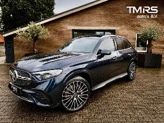 krockskadad bil auto Mercedes GLC GLC 300 e 4Matic AMG PANORAMA MASSAGE HUD AMBIANCE VOLL 2023/7