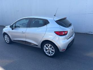 krockskadad bil auto Renault Clio LIMITED 2019/2