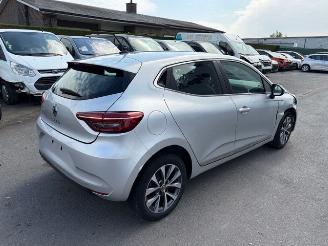 Vaurioauto  passenger cars Renault Clio AUTOMAAT 2020/9