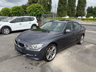 uszkodzony samochody osobowe BMW 3-serie AUTOMAAT 2012/11