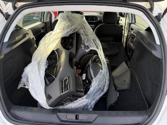 Peugeot 308 with cockpit and airbags included in the price picture 7
