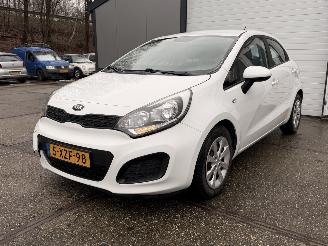 Vaurioauto  passenger cars Kia Rio 1.2 CVVT Comfortline Airco NAP! 2014/1