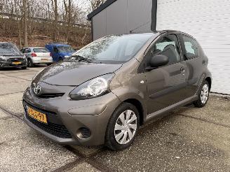 Toyota Aygo 1.0 VVT-i Now Airco NAP! picture 2