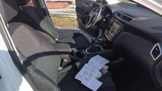 Nissan Qashqai 1.2 N-Connecta lichte schade  71000 km nap picture 19