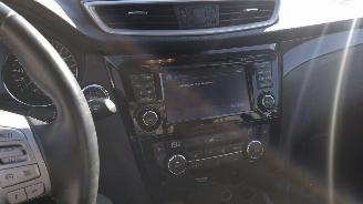 Nissan Qashqai 1.2 N-Connecta lichte schade  71000 km nap picture 14