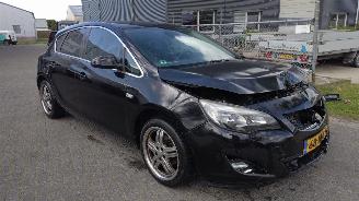 krockskadad bil auto Opel Astra 1.4 Turbo Sport Cosmo Leuke auto motor loopt auto rijdt! 2010/1
