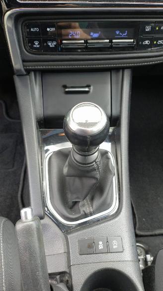Toyota Auris 1.2T Aspiration Panodak Cruise Clima 2015 weinig schade picture 21