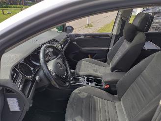 Volkswagen Touran 1.6TDI Autom Higline 7p Pano Trekh Clima Cruise Supermooie auto! picture 16