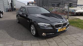 Vaurioauto  passenger cars BMW 5-serie 523i 3.0 high autom exec Opendak H.U.D. Sportleer mooie auto!! 2010/4