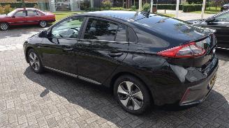 Hyundai Ioniq Comfort EV licht schade gewoon rijdbaar! picture 4