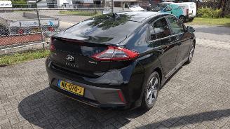 Hyundai Ioniq Comfort EV licht schade gewoon rijdbaar! picture 6