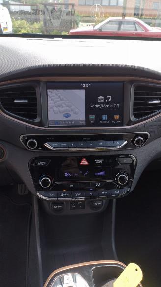Hyundai Ioniq Comfort EV licht schade gewoon rijdbaar! picture 12