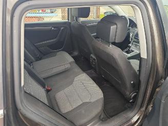 Volkswagen Passat 2.0 TDI Highline BlueMotion Technisch 100 procent ok!! picture 13