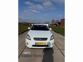 Coche siniestrado Kia Pro cee d Pro cee'd (EDB3), Hatchback 3-drs, 2008 / 2012 1.6 CVVT 16V 2008/10