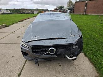 Vrakbiler auto Volvo V-60 V60 II (ZW), Combi, 2018 2.0 B4 16V Mild Hybrid Geartronic 2021/2