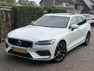 krockskadad bil auto Volvo V-60 R-DESIGN 2.0 D MOMENTUM-LEER-PANO-AUTOMAAT-150PK-BOM VOL 2019/4