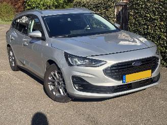 uszkodzony samochody osobowe Ford Focus 1.0 EcoBoost Hybrid Titanium AUTOMAAT 165PK 2024/7