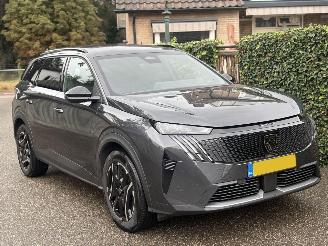 Damaged car Peugeot 5008 1.6 Plug-in Hybrid 195 Allure 7p AUTOMAAT 150PK 2025/10