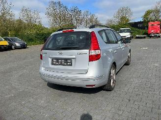 Hyundai I-30 KMHDC81DP9U023428 picture 13