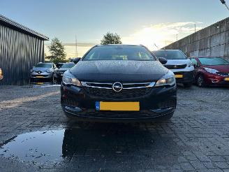 krockskadad bil auto Opel Astra SPORTS TOURER 2016/11