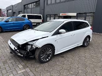 damaged passenger cars Ford Focus 1.5 EcoB.SCTi WAG 2018/1