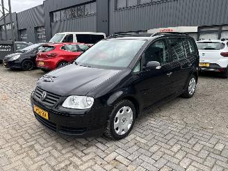 Schadeauto Volkswagen Touran 1.6 16V FSI Business 2006/2
